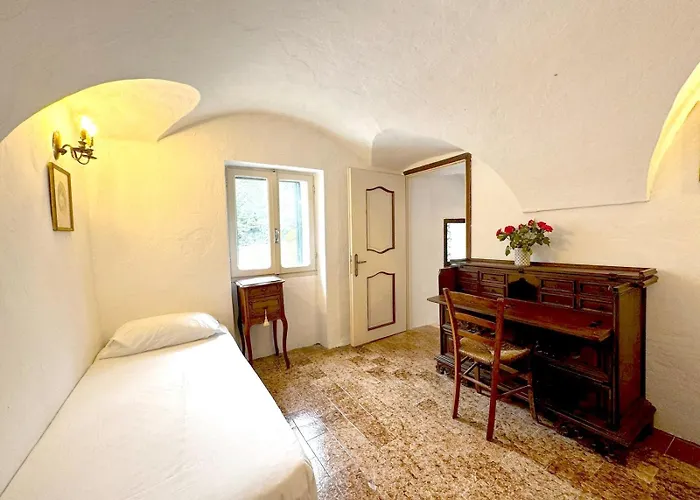 Apartment Principessa Grace Italy Sleeps 3 Isolabona